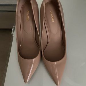 Nude pump